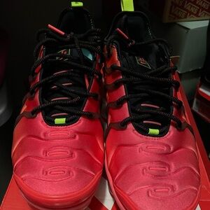 Nike Air VaporMax Plus in Black and Crimson